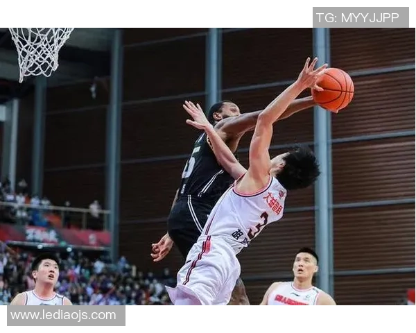 武汉篮球队近期状态深度对比分析及未来发展趋势探讨 武汉篮球队近期状态深度对比分析及未来发展趋势探讨